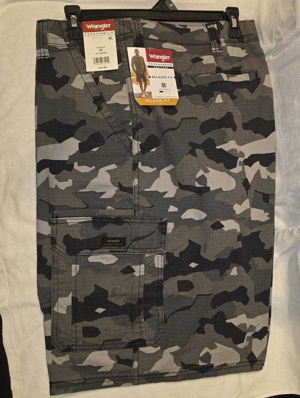 Wrangler Men's Gray & Black Camo Cargo Pants